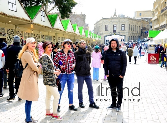  Bakıya gələn turistlər Novruz bayramını qeyd edir. Azerbaijan, Baku, 23 mart , 2018